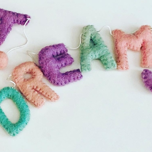 Sweet Dreams Handmade Garland - Picture 2 of 5